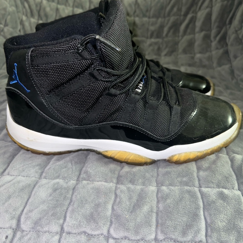 Jordan 11 Space Jam Sneakers